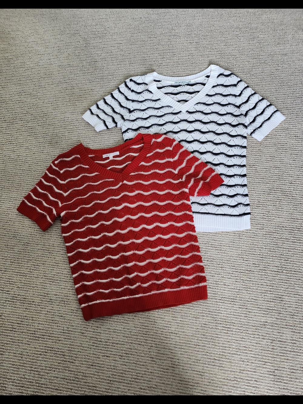 cleo V-Neck Short Sleeve Sweater Tops in Red and White